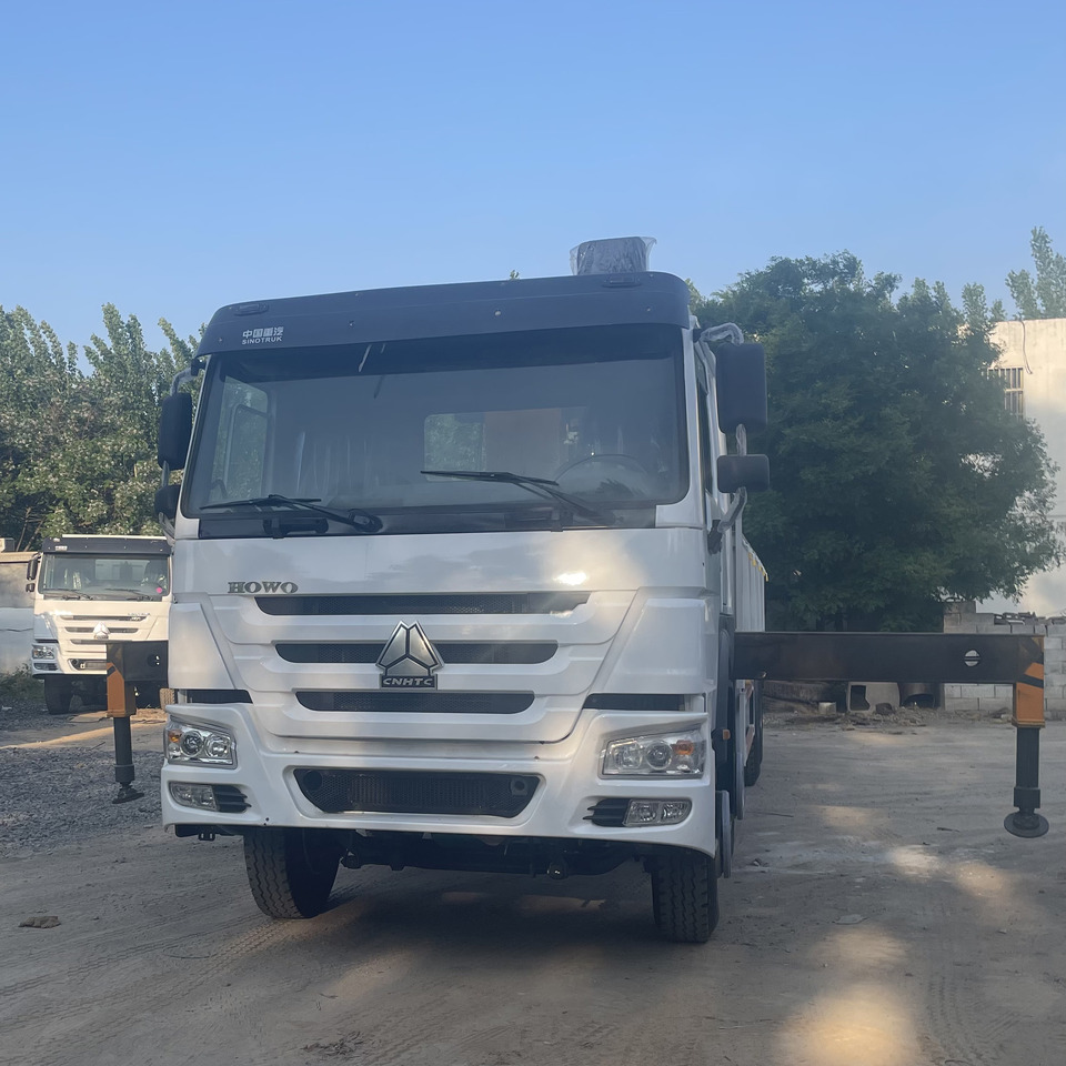SINOTRUK HOWO 8 TON Truck-Mounted Crane - Darus autó: 2 kép. SINOTRUK HOWO 8 TON Truck-Mounted Crane - Darus autó: 2 kép.