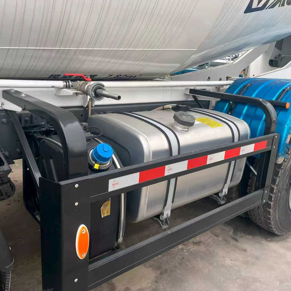 SINOTRUK HOWO TX350 EURO V Stage 5 - Betonmixer: 4 kép. SINOTRUK HOWO TX350 EURO V Stage 5 - Betonmixer: 4 kép.