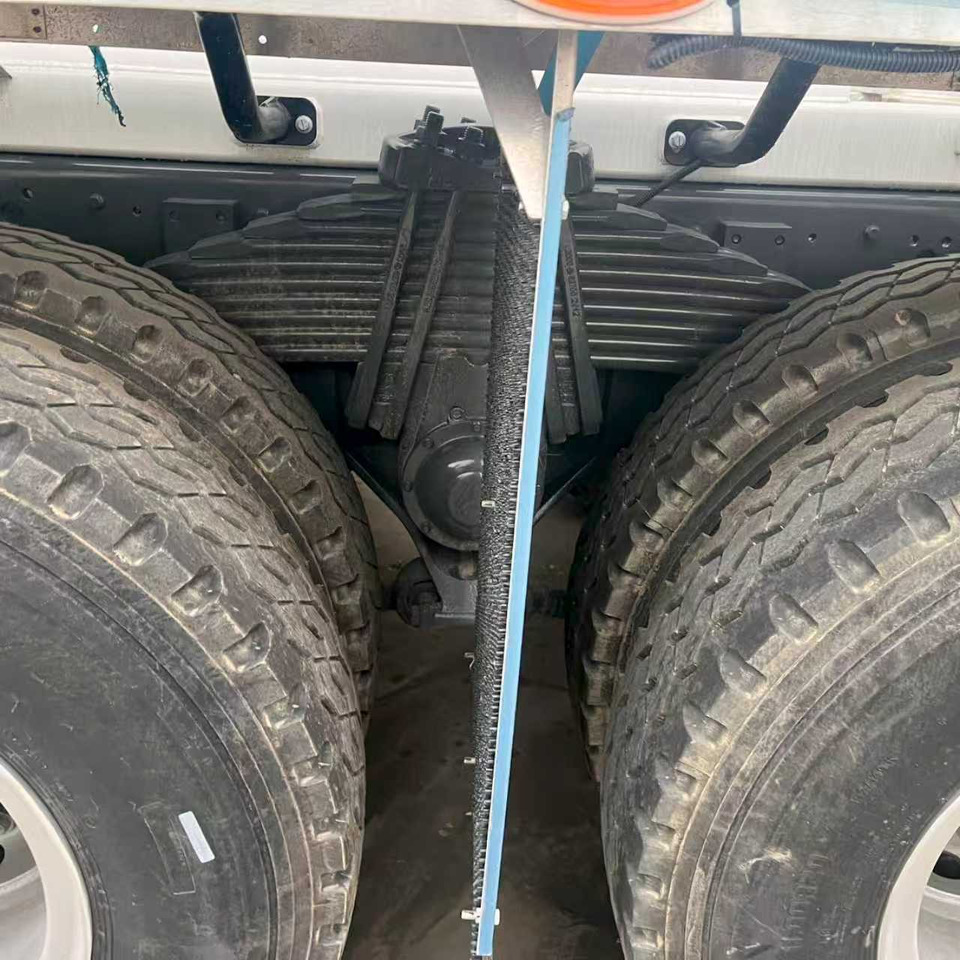 SINOTRUK HOWO TX350 EURO V Stage 5 - Betonmixer: 5 kép. SINOTRUK HOWO TX350 EURO V Stage 5 - Betonmixer: 5 kép.