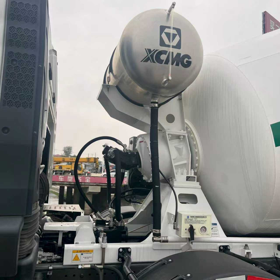 SINOTRUK HOWO TX350 Euro 5 STAGE Ⅴ - Betonmixer: 3 kép. SINOTRUK HOWO TX350 Euro 5 STAGE Ⅴ - Betonmixer: 3 kép.