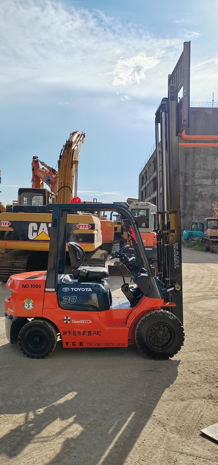 TOYOTA FD30 - Villás targonca: 5 kép. TOYOTA FD30 - Villás targonca: 5 kép.