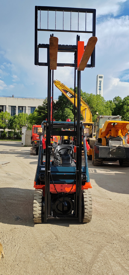 TOYOTA FD30 - Villás targonca: 2 kép. TOYOTA FD30 - Villás targonca: 2 kép.