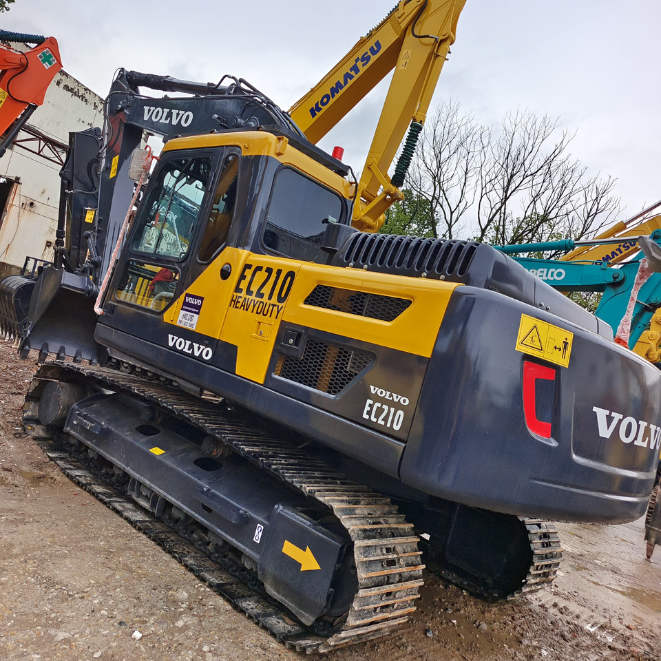 VOLVO EC210 EC210D EC210B - Lánctalpas kotró: 2 kép. VOLVO EC210 EC210D EC210B - Lánctalpas kotró: 2 kép.