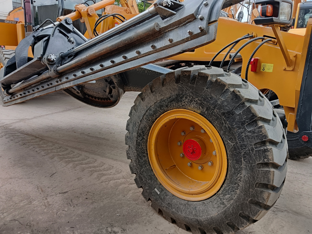 XCMG GR 2153 WITH RIPPER AND TWO BLADES - Gréder: 3 kép. XCMG GR 2153 WITH RIPPER AND TWO BLADES - Gréder: 3 kép.