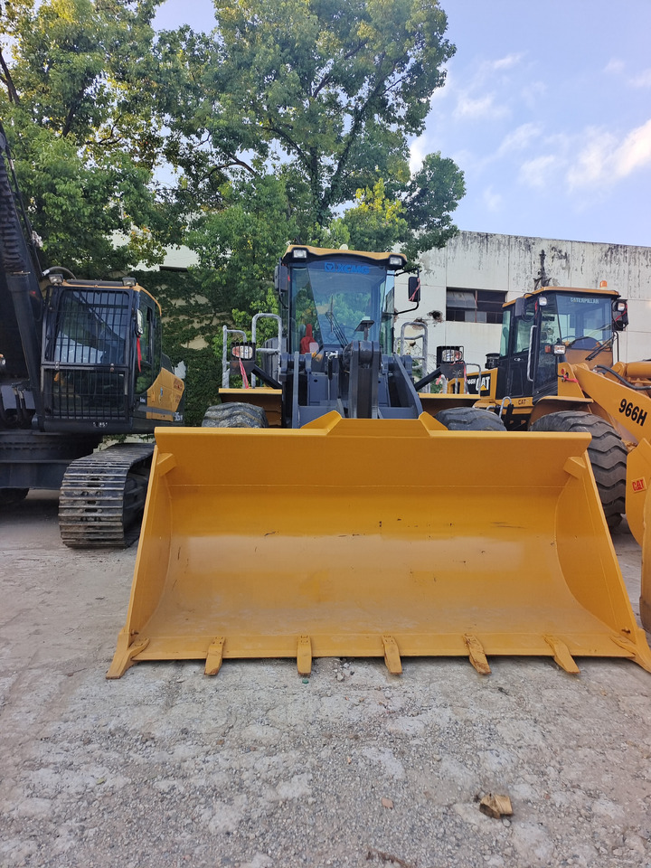 XCMG LW500KV - Gumikerekes homlokrakodó: 1 kép. XCMG LW500KV - Gumikerekes homlokrakodó: 1 kép.