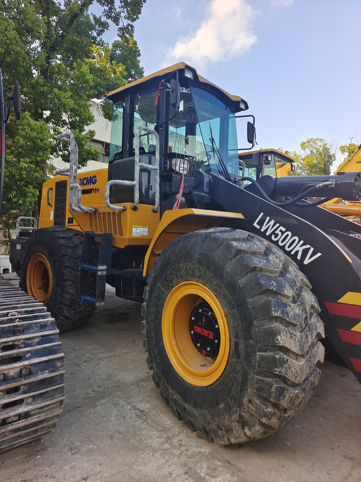 XCMG LW500KV - Gumikerekes homlokrakodó: 4 kép. XCMG LW500KV - Gumikerekes homlokrakodó: 4 kép.