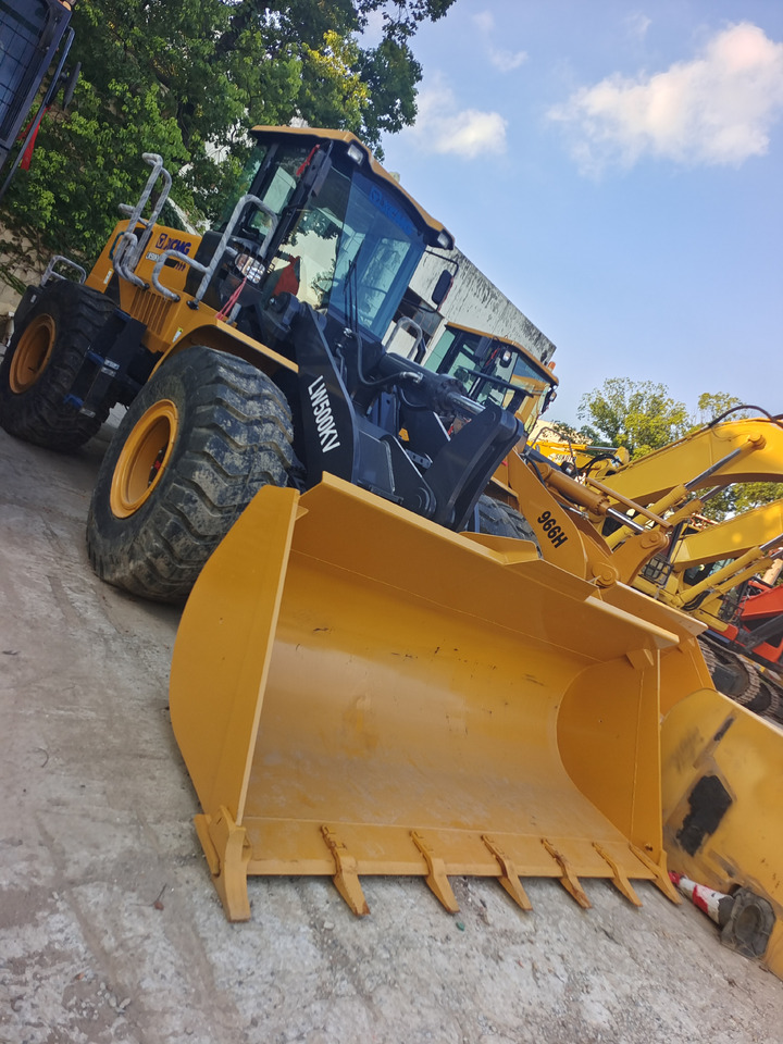 XCMG LW500KV - Gumikerekes homlokrakodó: 3 kép. XCMG LW500KV - Gumikerekes homlokrakodó: 3 kép.