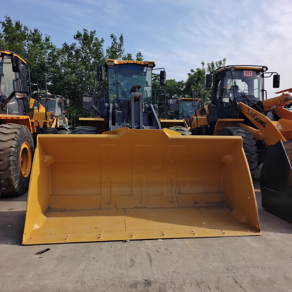 XCMG LW600FV - Gumikerekes homlokrakodó: 2 kép. XCMG LW600FV - Gumikerekes homlokrakodó: 2 kép.