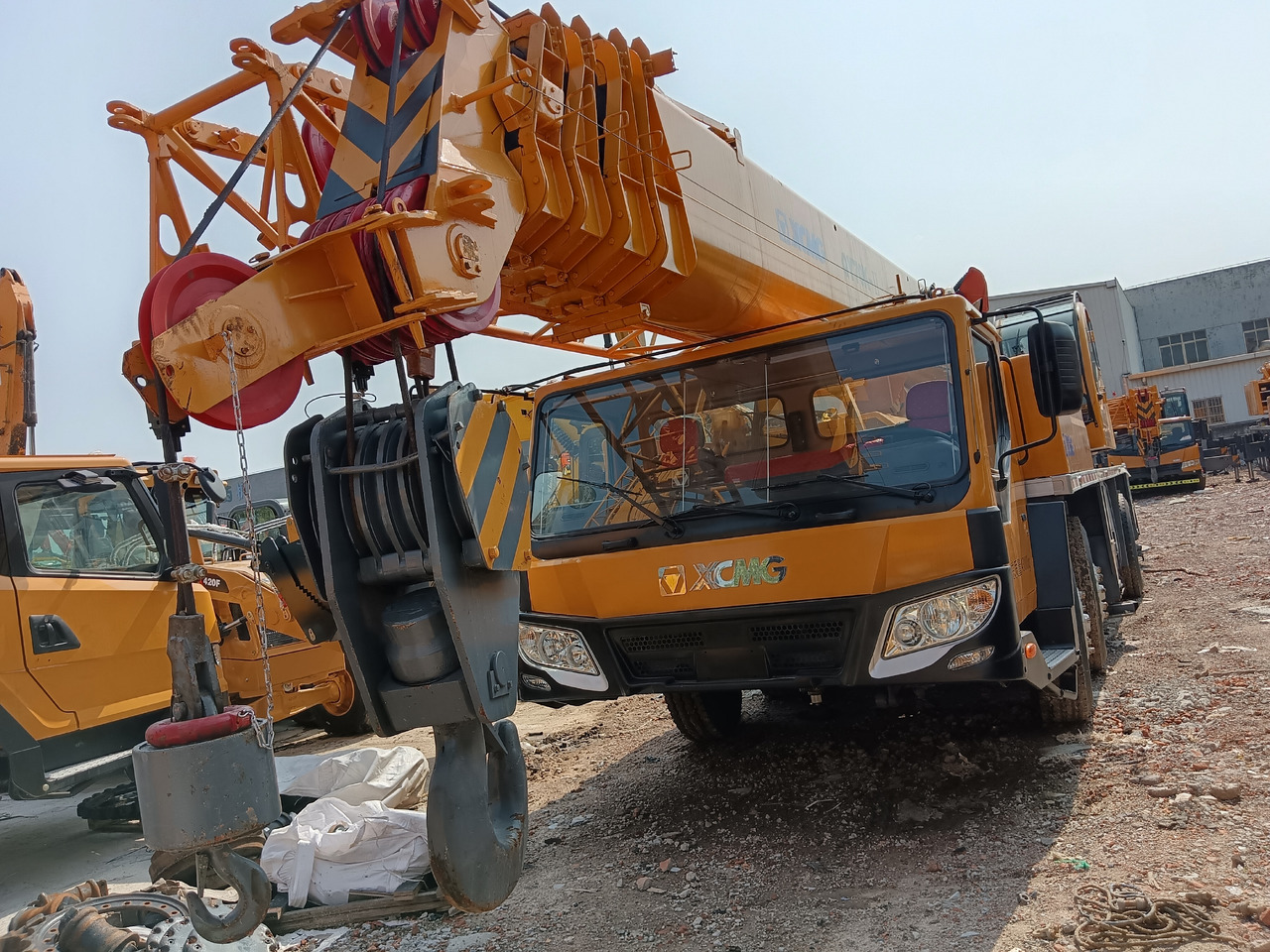 XCMG QY70K 70 TON - Autódaru: 2 kép. XCMG QY70K 70 TON - Autódaru: 2 kép.