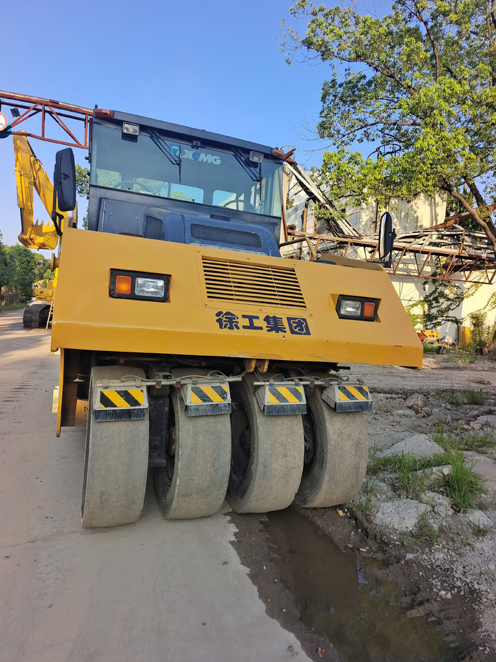 XCMG XP263 - Pneumatikus henger: 2 kép. XCMG XP263 - Pneumatikus henger: 2 kép.