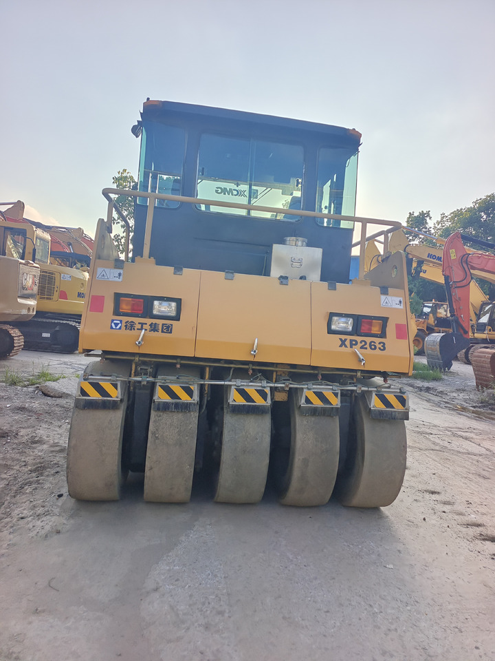 XCMG XP263 - Pneumatikus henger: 5 kép. XCMG XP263 - Pneumatikus henger: 5 kép.