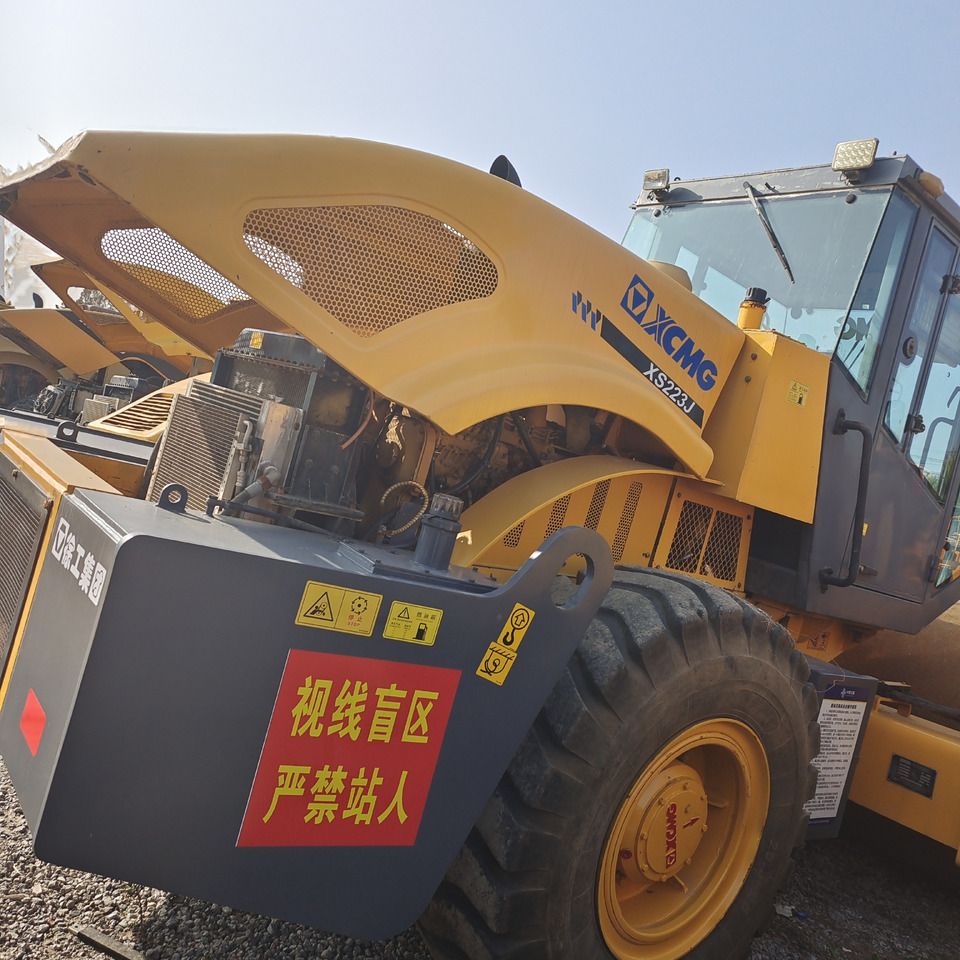 XCMG XS 223 J - Talajtömörítő: 3 kép. XCMG XS 223 J - Talajtömörítő: 3 kép.