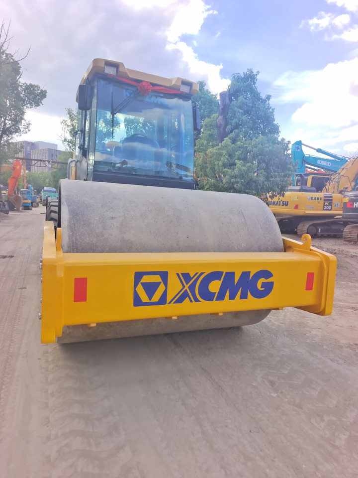 XCMG XS 223J - Úthenger: 3 kép. XCMG XS 223J - Úthenger: 3 kép.