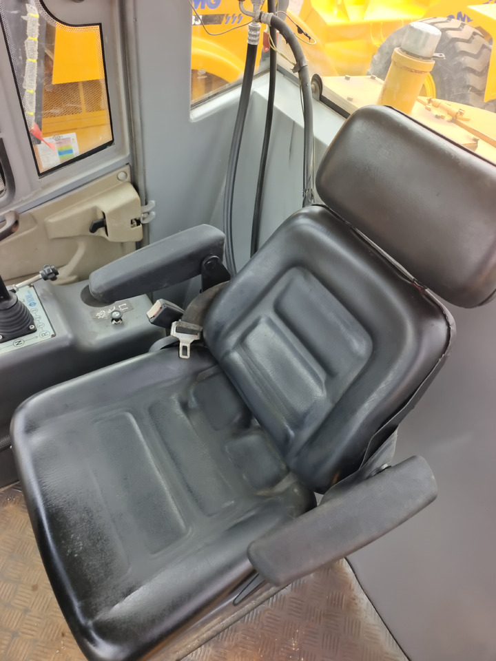 Úthenger XCMG XS183J: 13 kép.