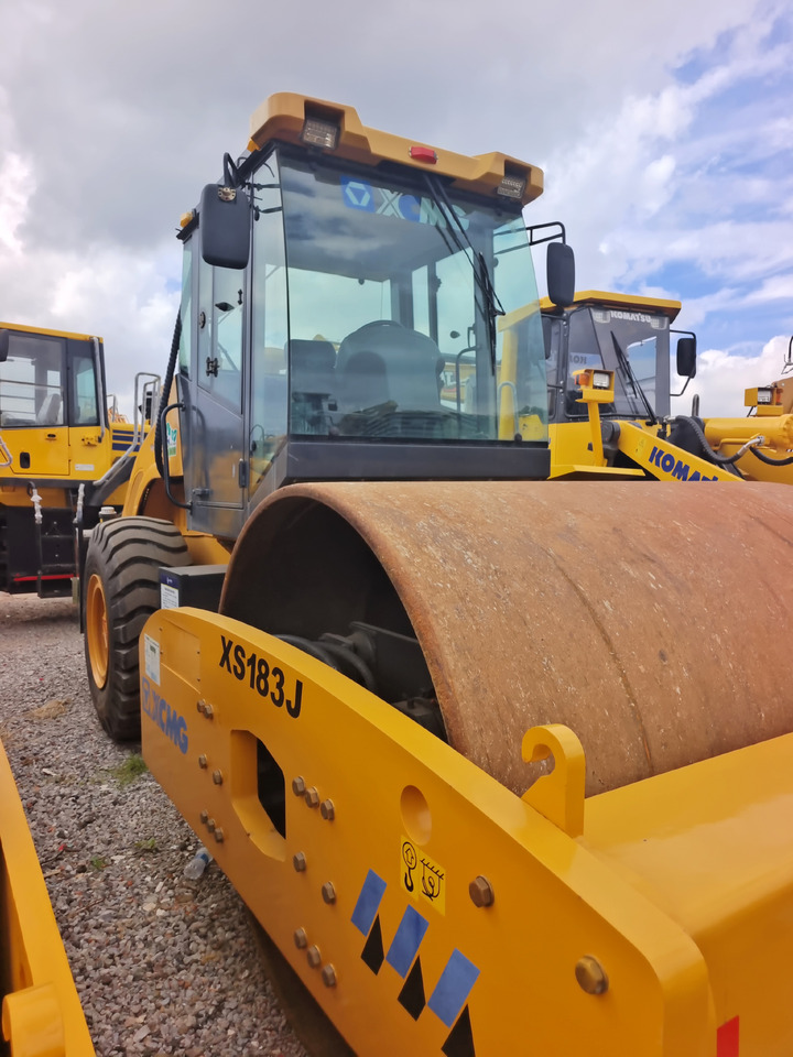 XCMG XS183J - Úthenger: 5 kép. XCMG XS183J - Úthenger: 5 kép.
