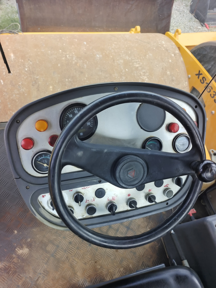 Úthenger XCMG XS183J: 12 kép.