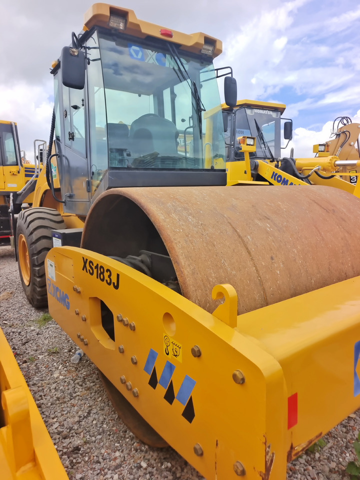 XCMG XS183J - Úthenger: 1 kép. XCMG XS183J - Úthenger: 1 kép.