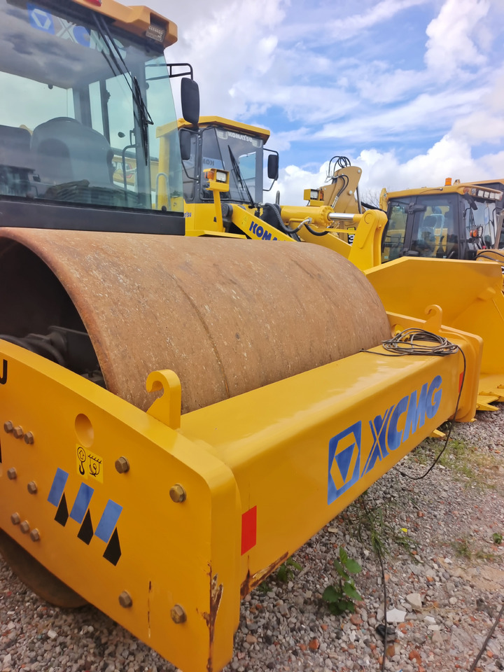 Úthenger XCMG XS183J: 8 kép.