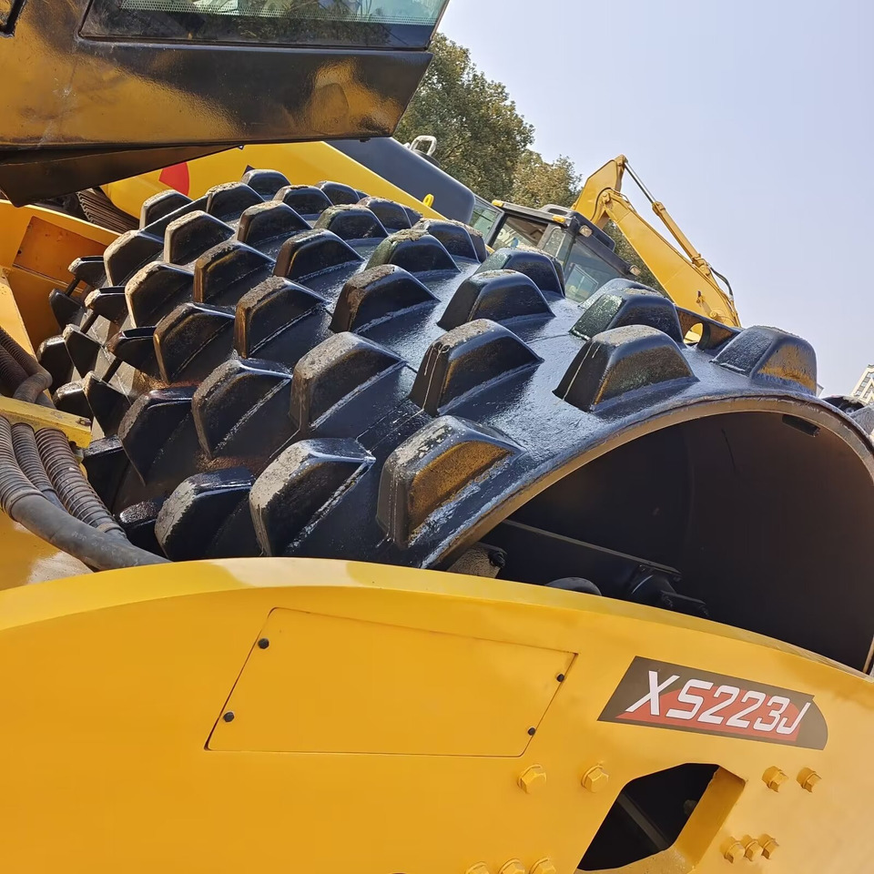 XCMG XS223J WITH SHEEP FOOT PAD - Úthenger: 5 kép. XCMG XS223J WITH SHEEP FOOT PAD - Úthenger: 5 kép.