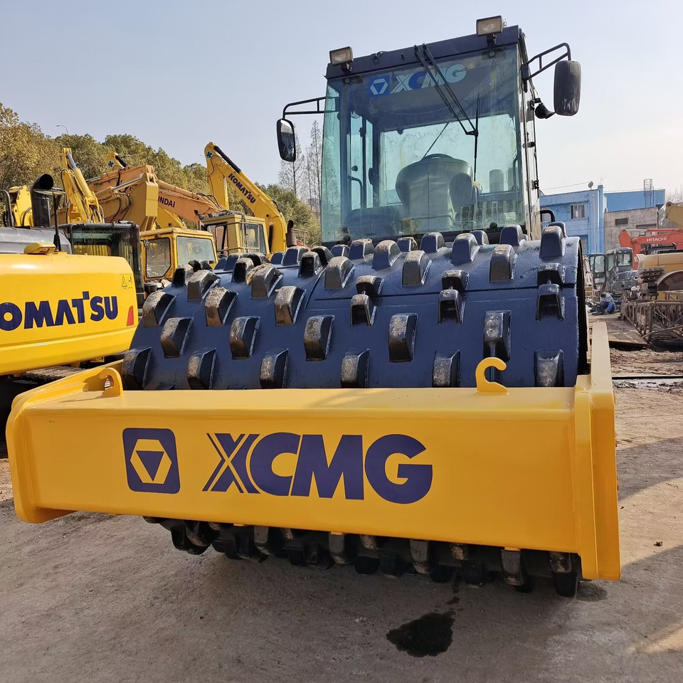 XCMG XS223J XS 223 J XCMG XS223J Vibratory Roller with Goat Horn Drum - Talajtömörítő: 1 kép. XCMG XS223J XS 223 J XCMG XS223J Vibratory Roller with Goat Horn Drum - Talajtömörítő: 1 kép.