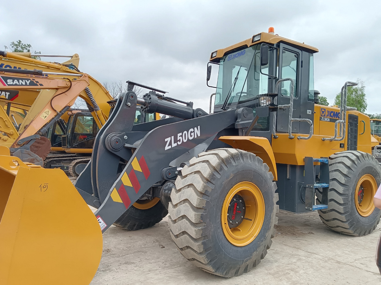 XCMG ZL50GN - Gumikerekes homlokrakodó: 1 kép. XCMG ZL50GN - Gumikerekes homlokrakodó: 1 kép.