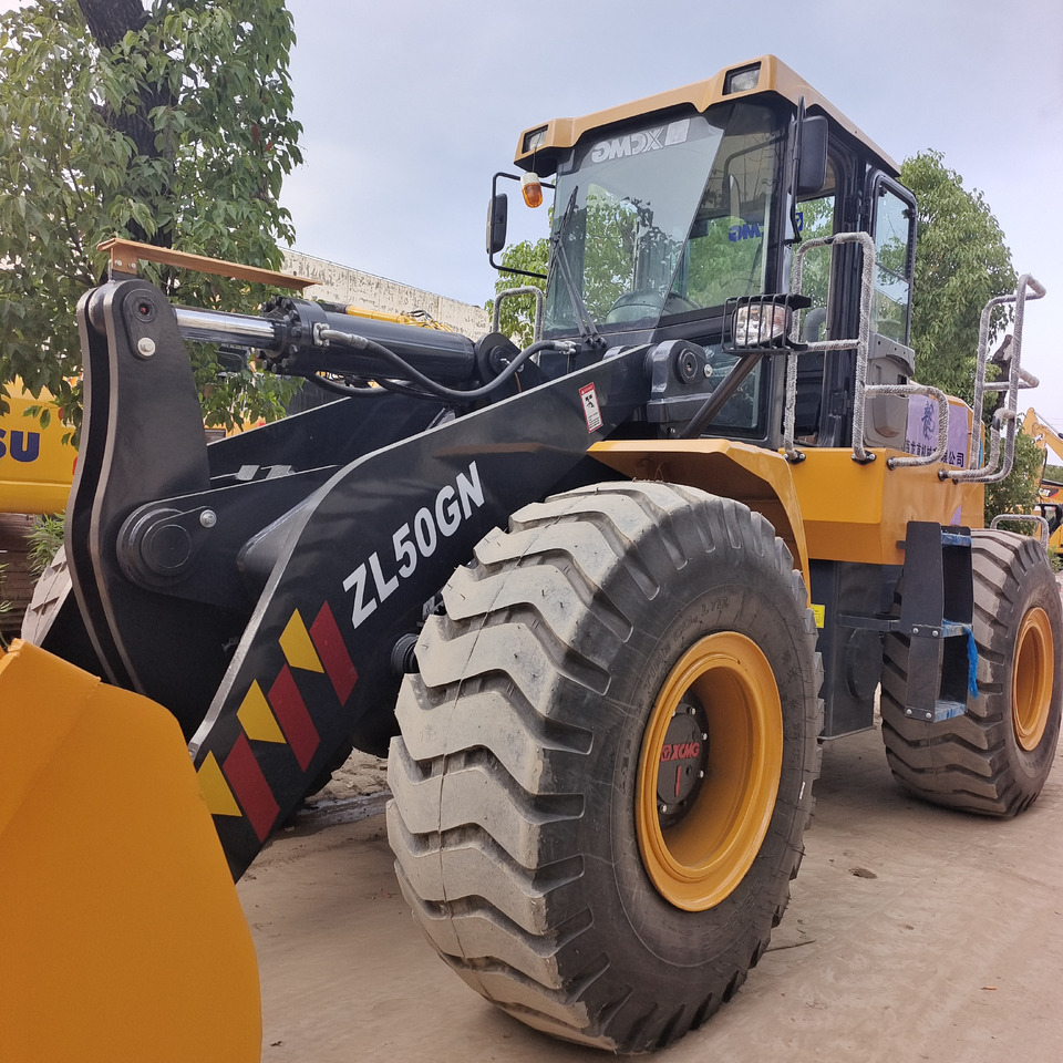 XCMG ZL50GN LW500KV LW600FV - Gumikerekes homlokrakodó: 1 kép. XCMG ZL50GN LW500KV LW600FV - Gumikerekes homlokrakodó: 1 kép.