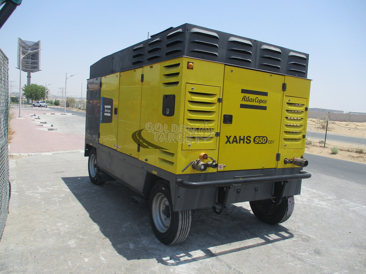 ATLAS COPCO XAHS950CD - Légkompresszor: 4 kép. ATLAS COPCO XAHS950CD - Légkompresszor: 4 kép.