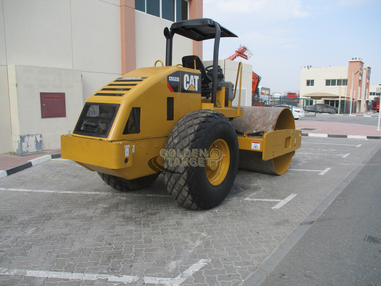 CATERPILLAR CS533E VIBRATORY ROLLER - Úthenger: 3 kép. CATERPILLAR CS533E VIBRATORY ROLLER - Úthenger: 3 kép.