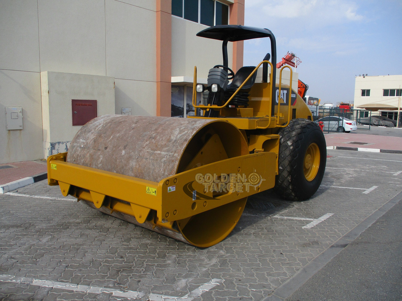 CATERPILLAR CS533E VIBRATORY ROLLER - Úthenger: 2 kép. CATERPILLAR CS533E VIBRATORY ROLLER - Úthenger: 2 kép.