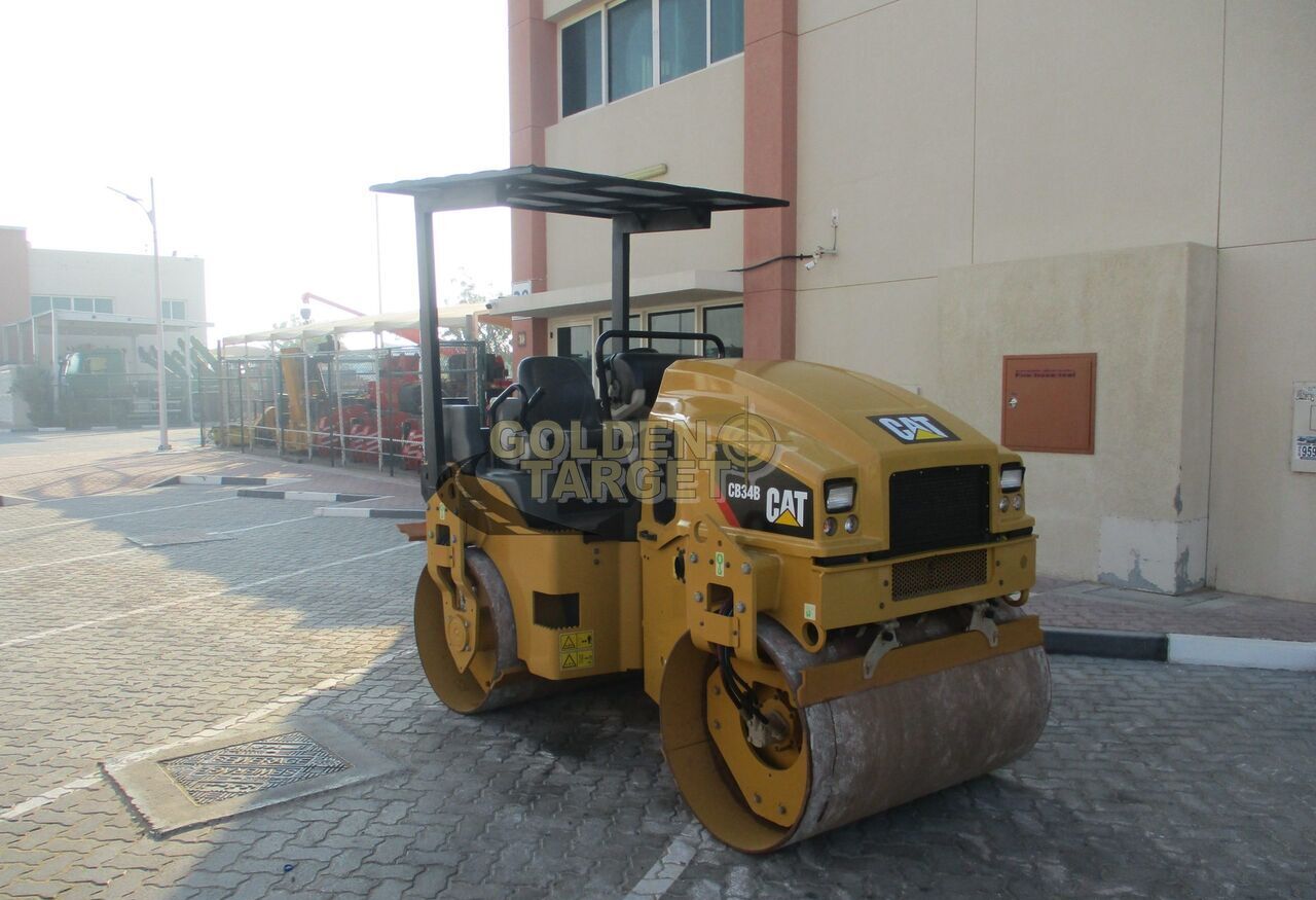 Caterpillar CB34B Double Drum Roller - Úthenger: 1 kép. Caterpillar CB34B Double Drum Roller - Úthenger: 1 kép.