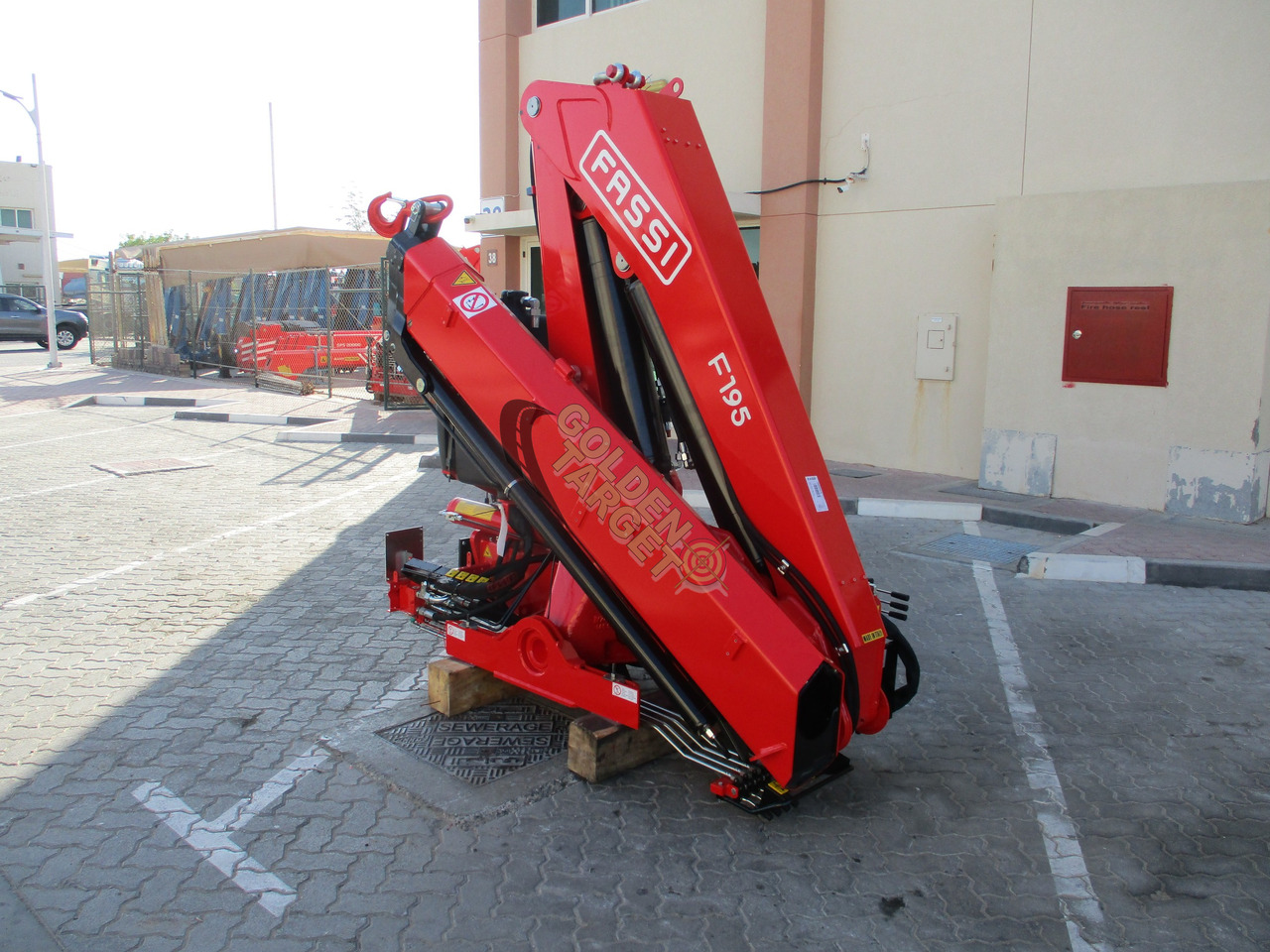 Fassi F195A.0.22 Crane - Rakodódaru - Teherautó: 1 kép. Fassi F195A.0.22 Crane - Rakodódaru - Teherautó: 1 kép.