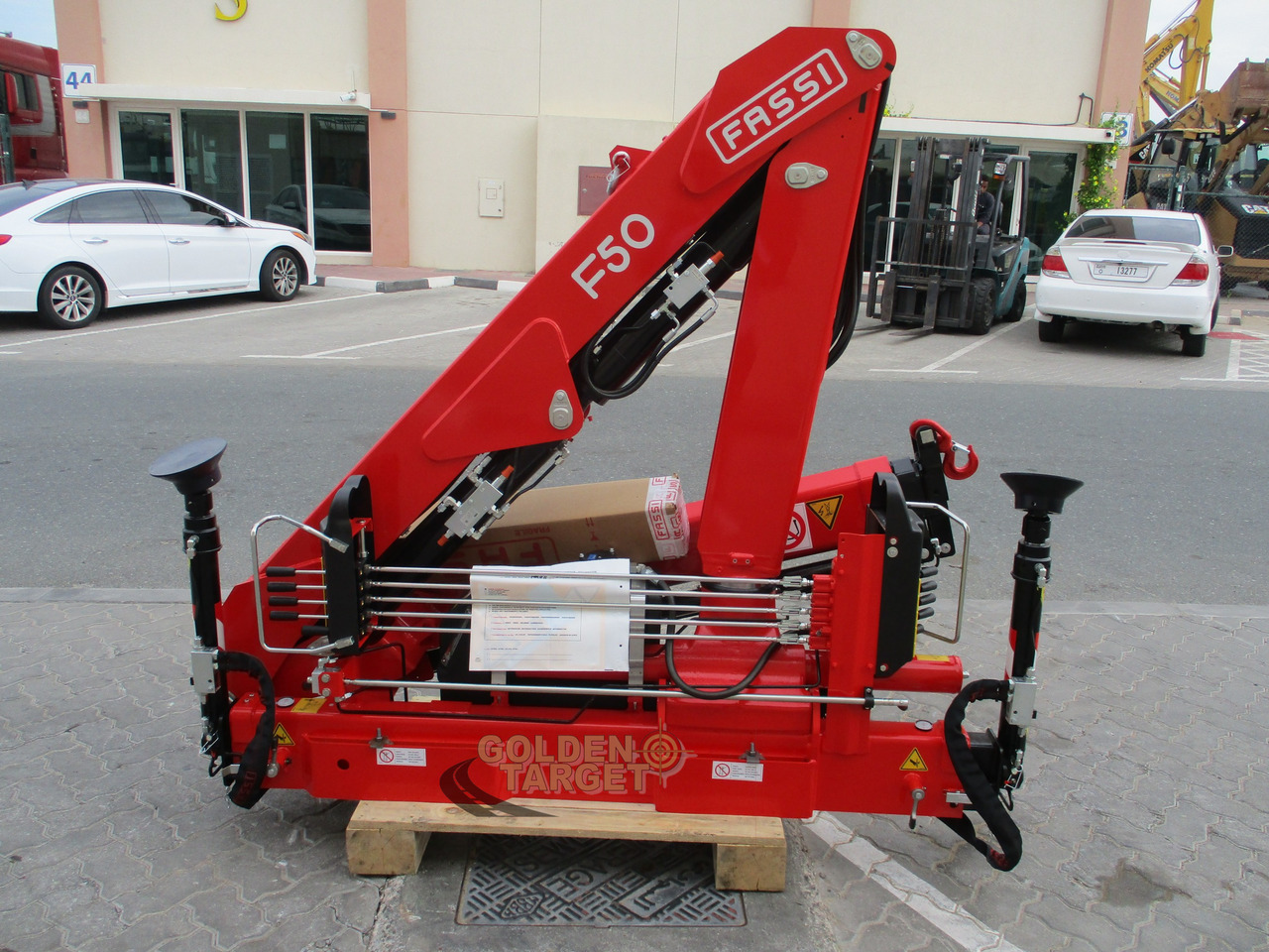 Fassi F50A.0.22 CRANE - Rakodódaru - Teherautó: 2 kép. Fassi F50A.0.22 CRANE - Rakodódaru - Teherautó: 2 kép.