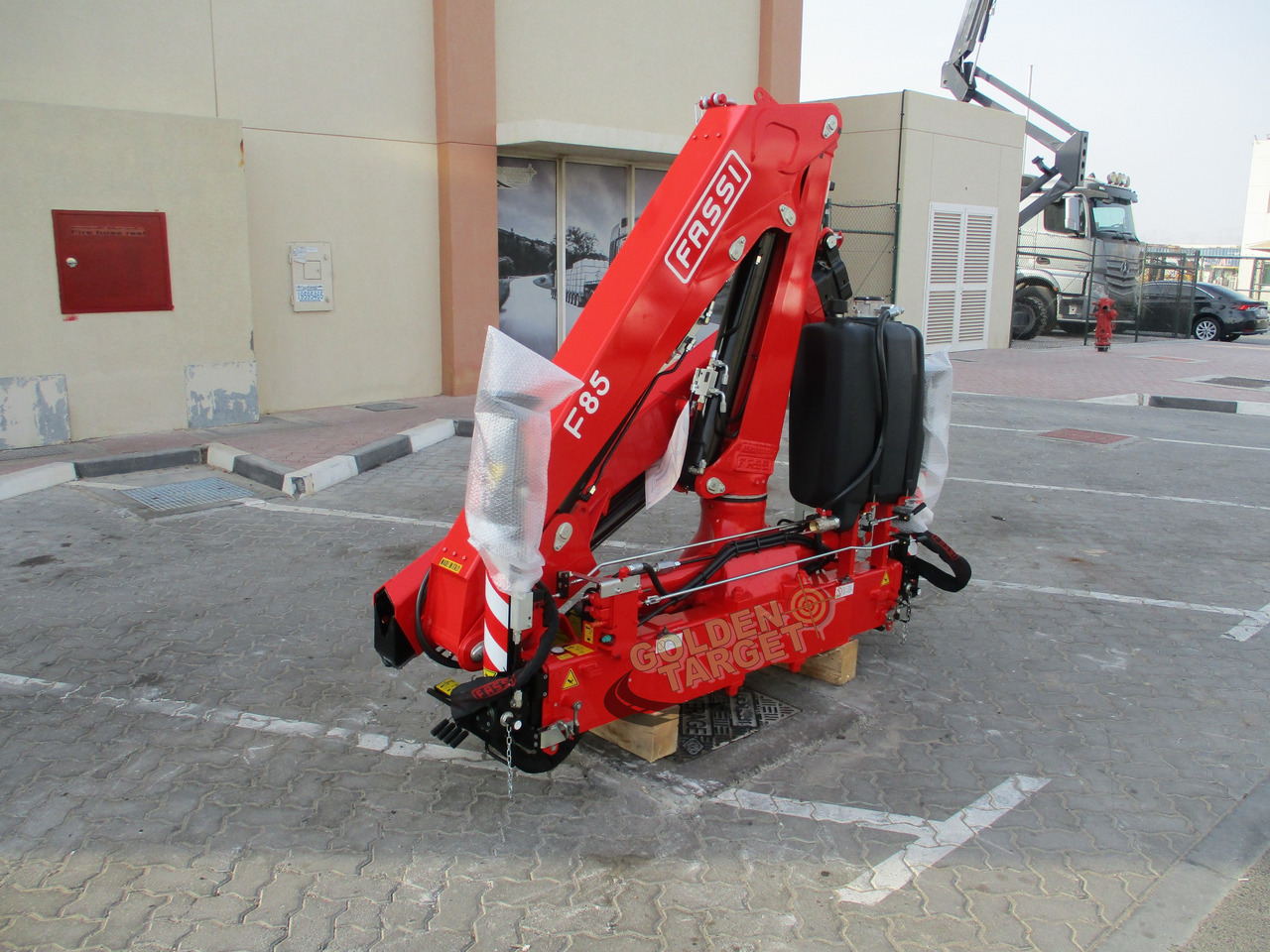 Fassi F85B.0.22 Loader Crane - Rakodódaru: 2 kép. Fassi F85B.0.22 Loader Crane - Rakodódaru: 2 kép.