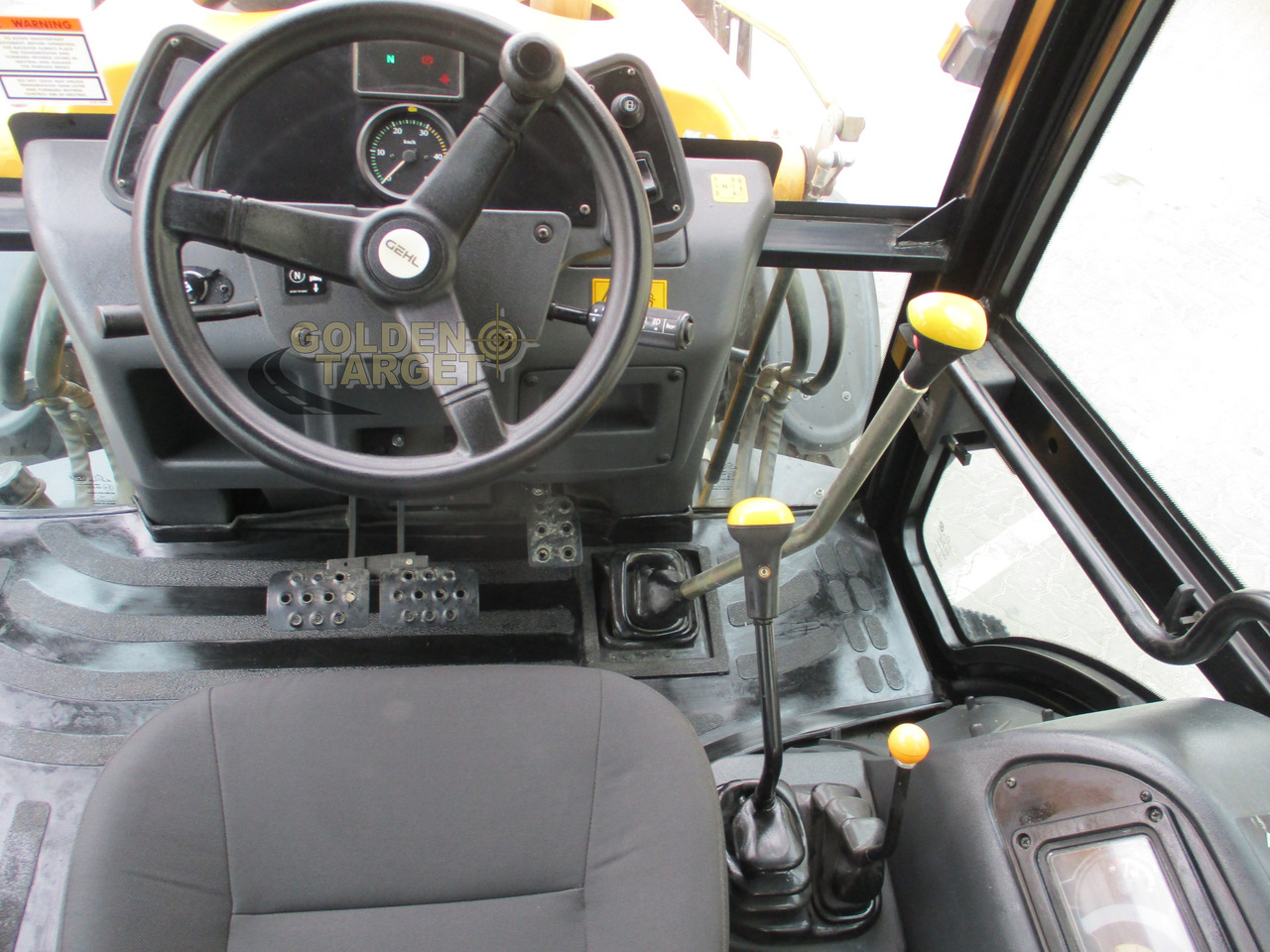 Új Kotrórakodó GEHL GBL-X-920 4x4 Backhoe Loader: 15 kép.