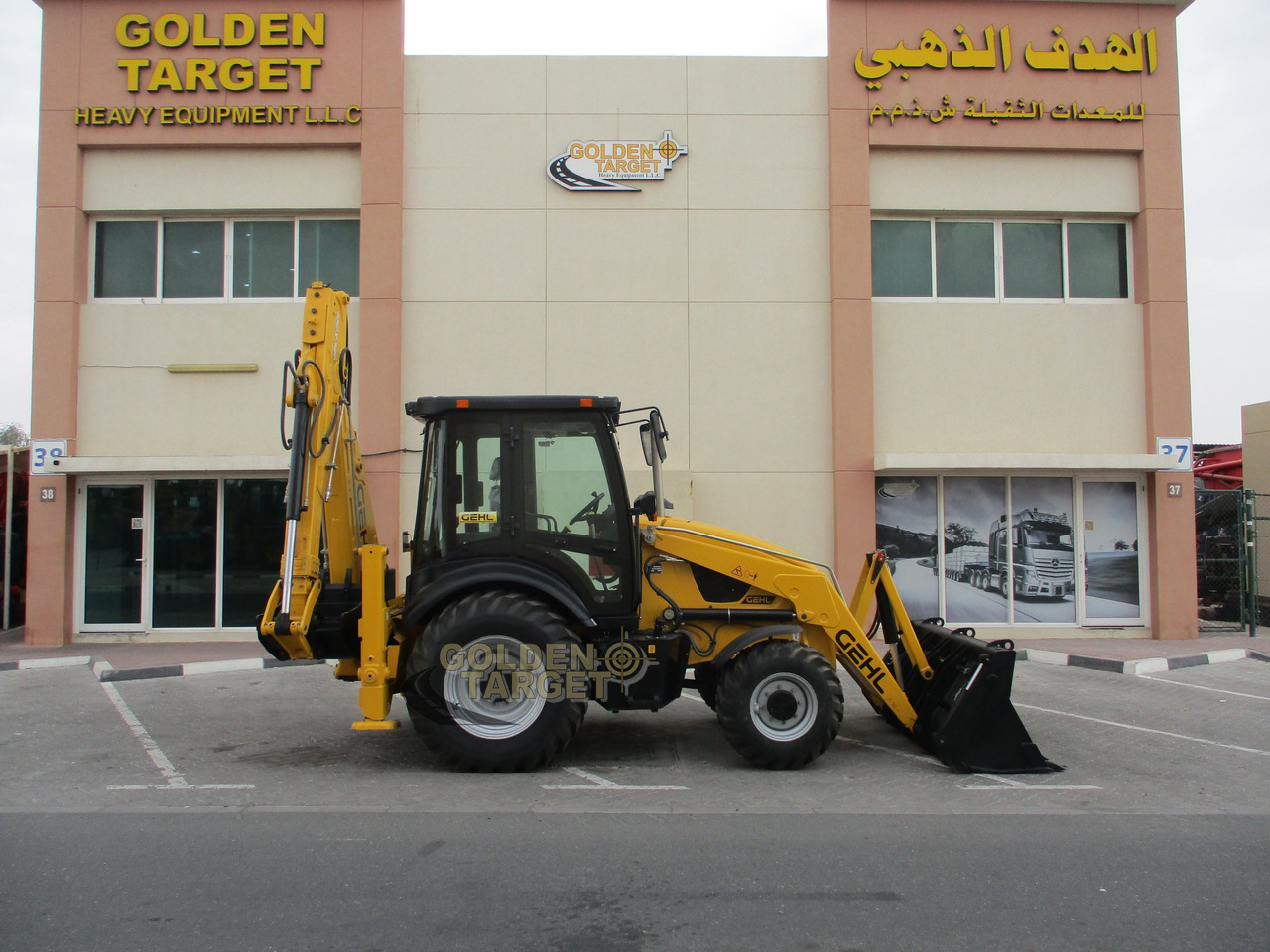 GEHL GBL-X-920 4x4 Backhoe Loader - Kotrórakodó: 5 kép. GEHL GBL-X-920 4x4 Backhoe Loader - Kotrórakodó: 5 kép.