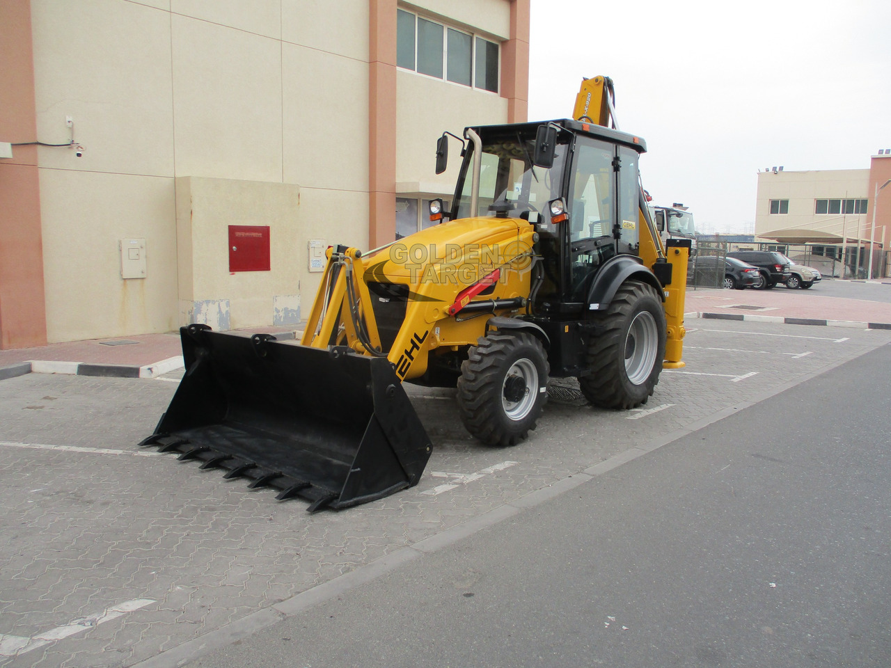 GEHL GBL-X-920 4x4 Backhoe Loader - Kotrórakodó: 2 kép. GEHL GBL-X-920 4x4 Backhoe Loader - Kotrórakodó: 2 kép.
