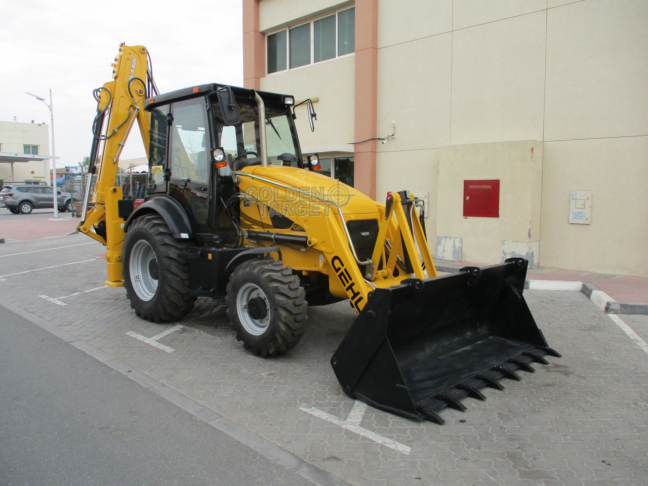 GEHL GBL-X-920 4x4 Backhoe Loader - Kotrórakodó: 1 kép. GEHL GBL-X-920 4x4 Backhoe Loader - Kotrórakodó: 1 kép.