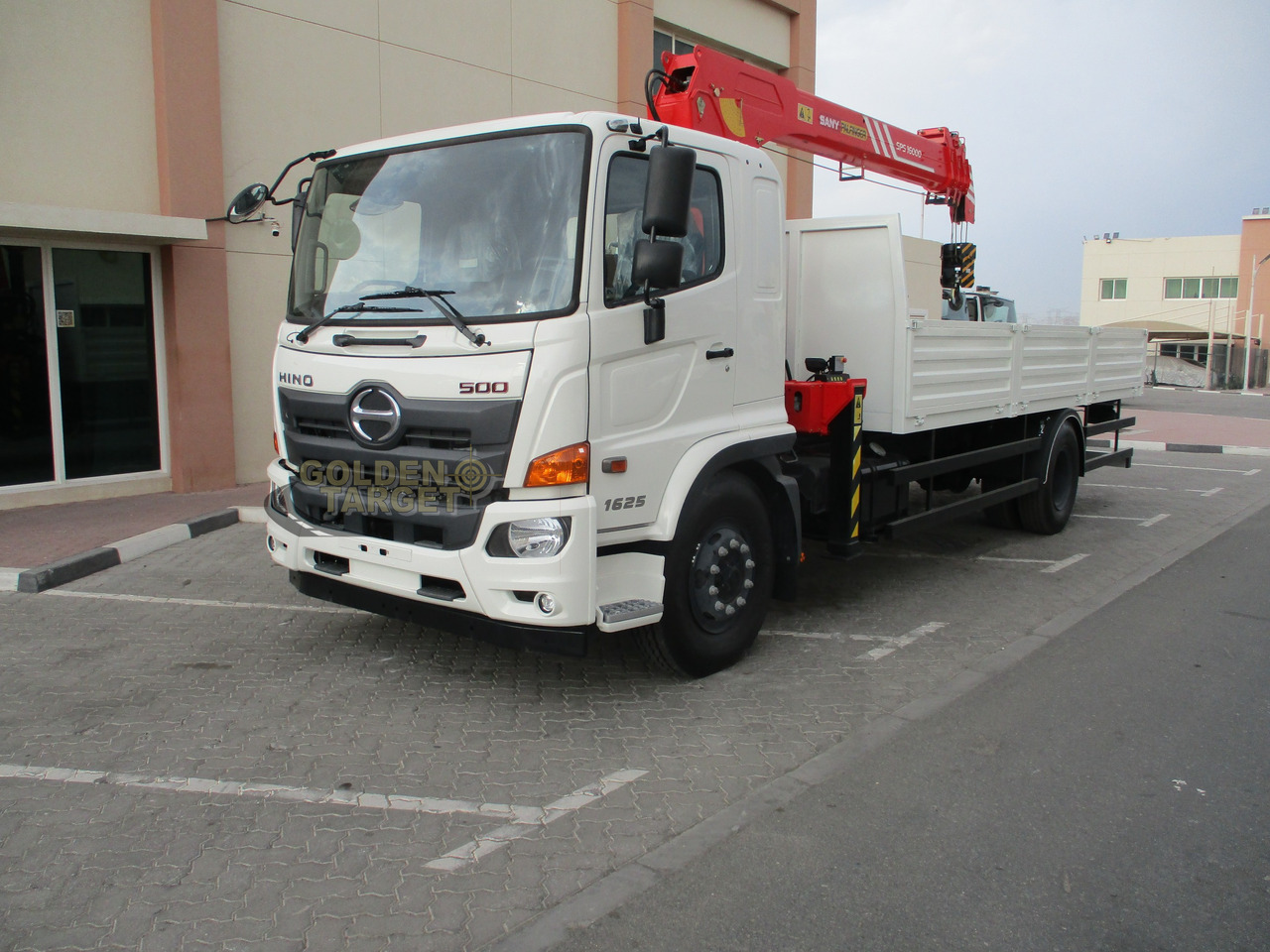 HINO 500 1625 4x2 with SANY PALFINGER SPS16000 Crane - Darus autó: 2 kép. HINO 500 1625 4x2 with SANY PALFINGER SPS16000 Crane - Darus autó: 2 kép.