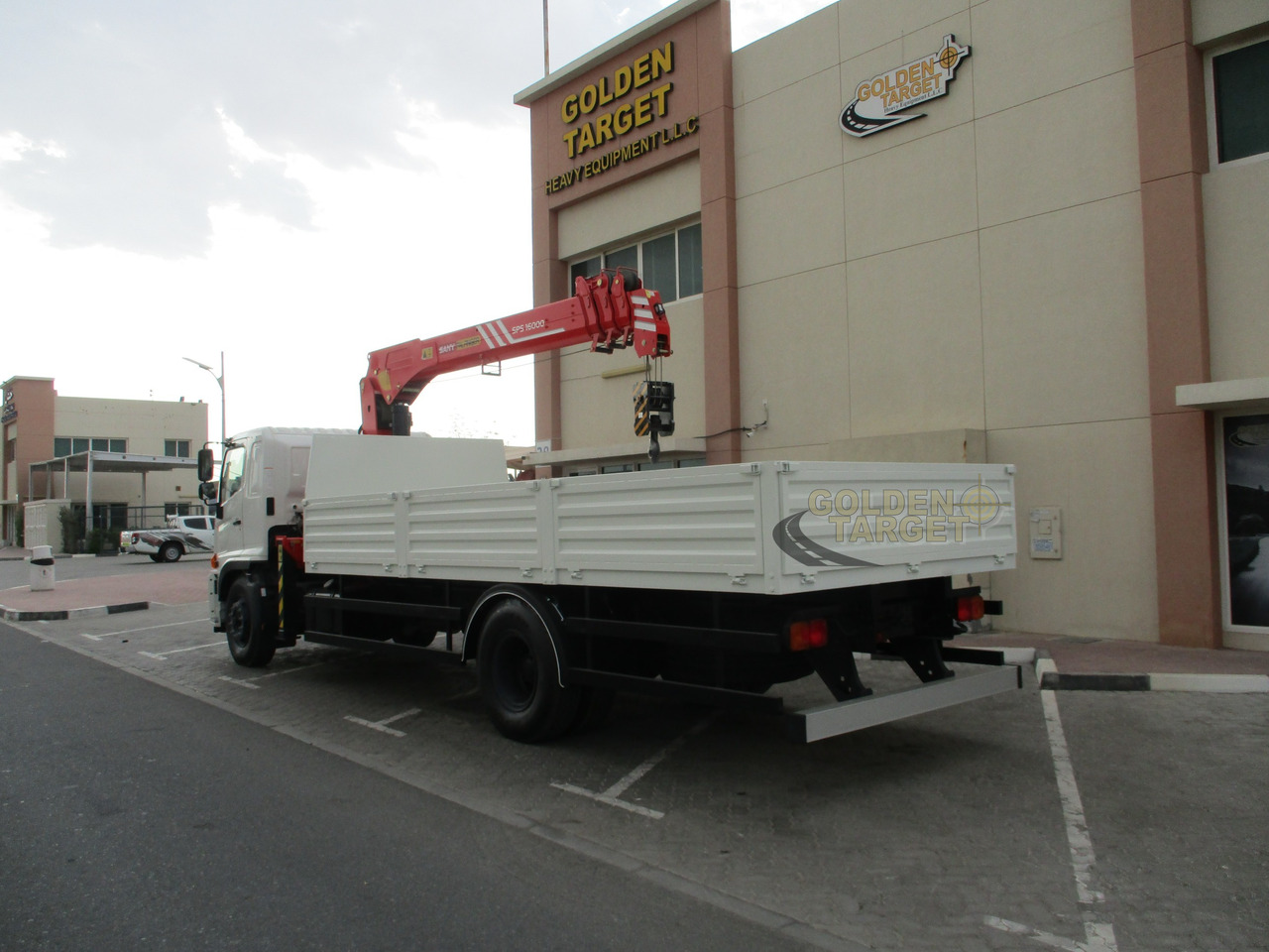 HINO 500 1625 4x2 with SANY PALFINGER SPS16000 Crane - Darus autó: 4 kép. HINO 500 1625 4x2 with SANY PALFINGER SPS16000 Crane - Darus autó: 4 kép.