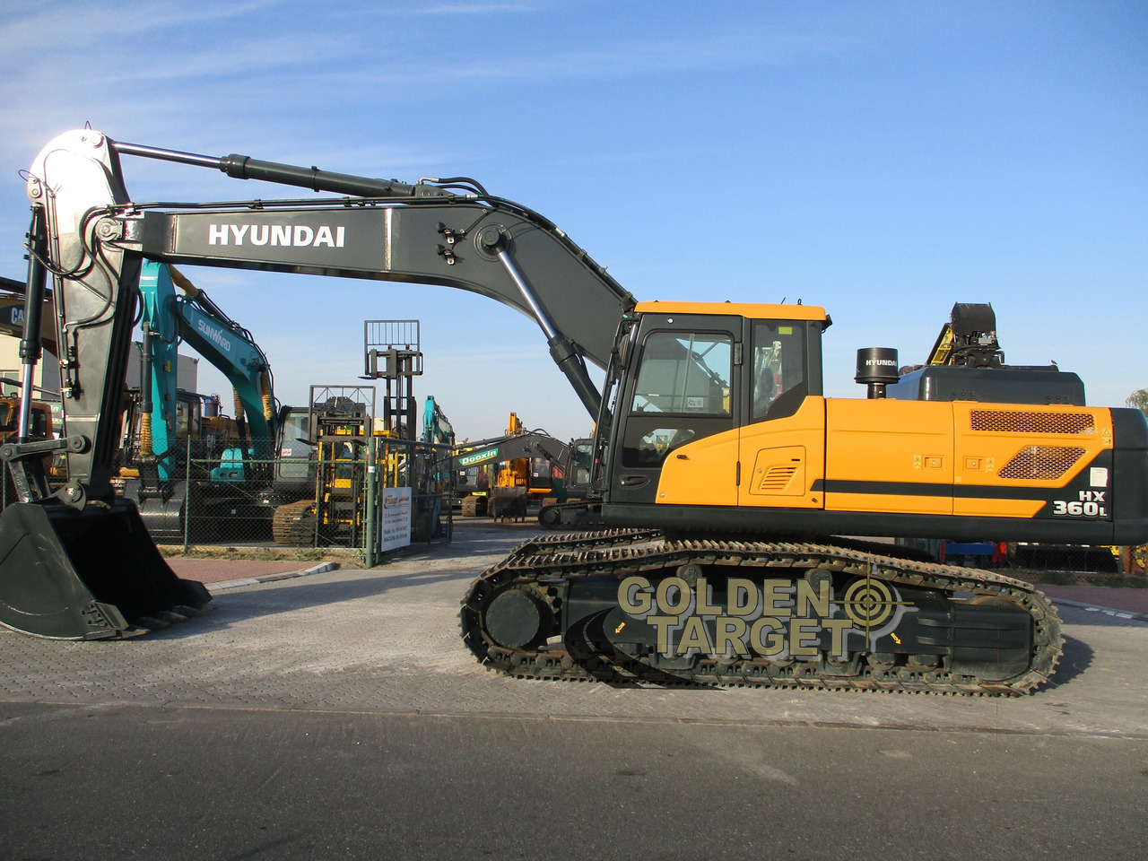 HYUNDAI HX360L Hydraulic Excavator - Kotrógép: 5 kép. HYUNDAI HX360L Hydraulic Excavator - Kotrógép: 5 kép.