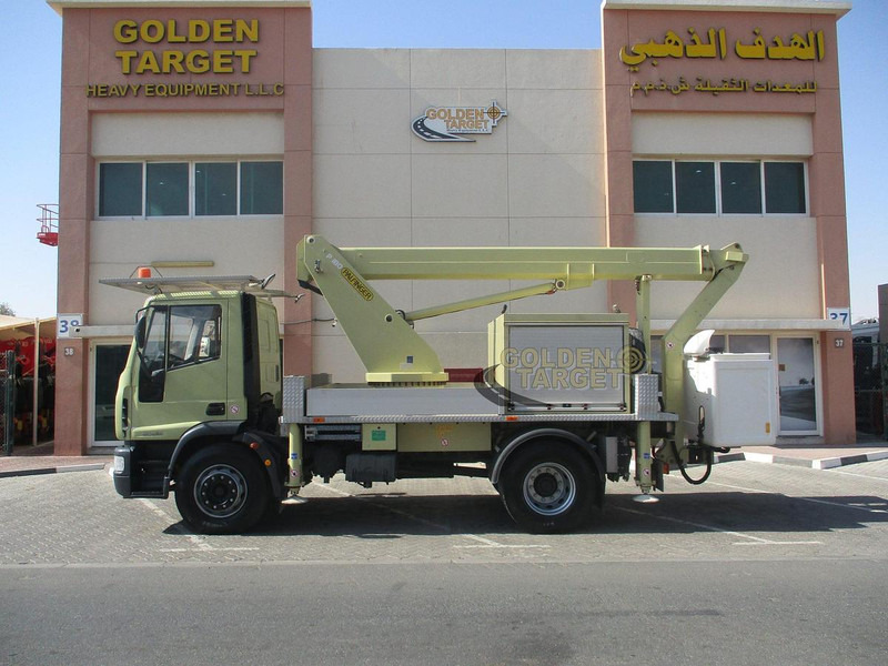 Iveco Euro Cargo 180E28 - Emelő: 5 kép. Iveco Euro Cargo 180E28 - Emelő: 5 kép.