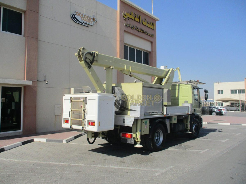 Iveco Euro Cargo 180E28 - Emelő: 2 kép. Iveco Euro Cargo 180E28 - Emelő: 2 kép.