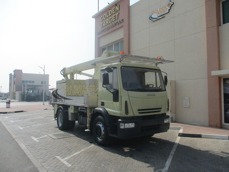 Iveco EuroCargo 180E28 - Emelő: 1 kép. Iveco EuroCargo 180E28 - Emelő: 1 kép.