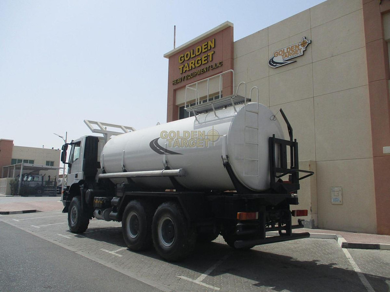 Iveco TRAKKER 380 - Tartályos teherautó: 4 kép. Iveco TRAKKER 380 - Tartályos teherautó: 4 kép.