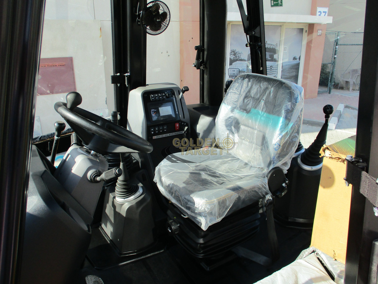 Új Kotrórakodó JCB 3DX PLUS 4×2 BACKHOE LOADER: 13 kép.