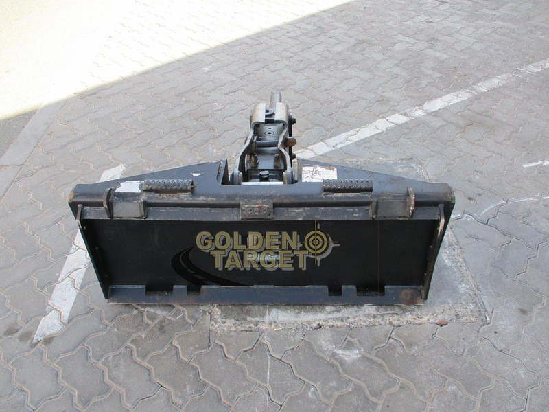 John Deere HB50 - Rakodógép: 4 kép. John Deere HB50 - Rakodógép: 4 kép.