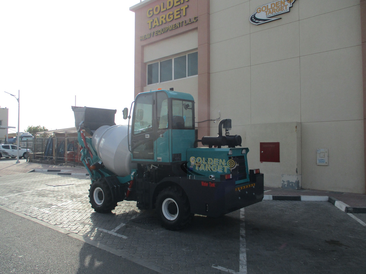 LGCM H15 Self Loading Mixer - Betonmixer: 3 kép. LGCM H15 Self Loading Mixer - Betonmixer: 3 kép.