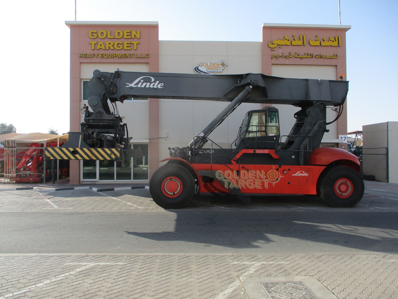 LINDE C4531TL Reach Stacker - Konténerrakodó: 5 kép. LINDE C4531TL Reach Stacker - Konténerrakodó: 5 kép.