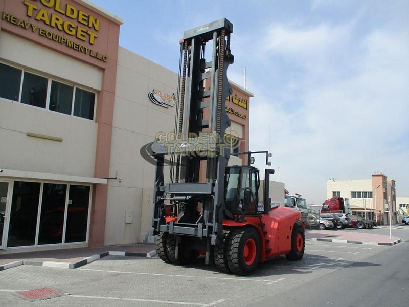 Linde - Konténer targoncá: 2 kép. Linde - Konténer targoncá: 2 kép.