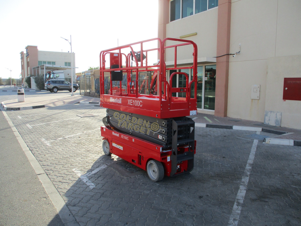 MANTALL XE100C-2024 Scissor Lift - Ollós emelő: 4 kép. MANTALL XE100C-2024 Scissor Lift - Ollós emelő: 4 kép.